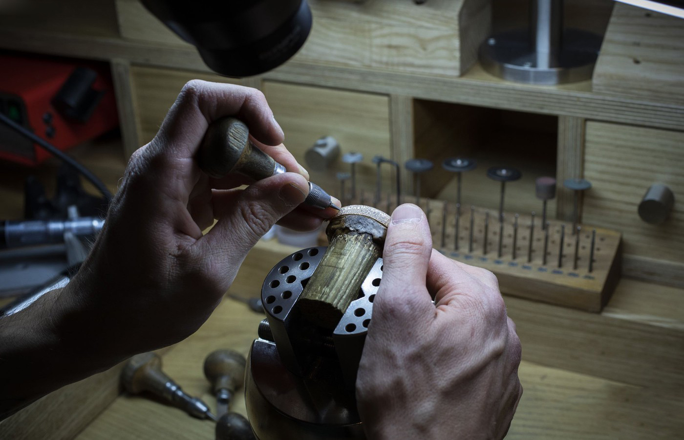 百達(dá)翡麗入股日內(nèi)瓦寶石鑲嵌公司(圖) 百達(dá)翡麗入股日內(nèi)瓦寶石鑲嵌公司(圖)